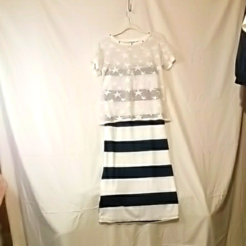 NAUTICAL MAXI SKIRT W/ STARS PEEK-A-BOO STARS CREW NECK SHIRT IN WHITE Sz L